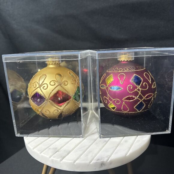 2 UNIQUE TREASURES COLLECTION LIMITED SERIES HAND CRAFTED ROUND GLASS ORNAMENT - Picture 3 of 9